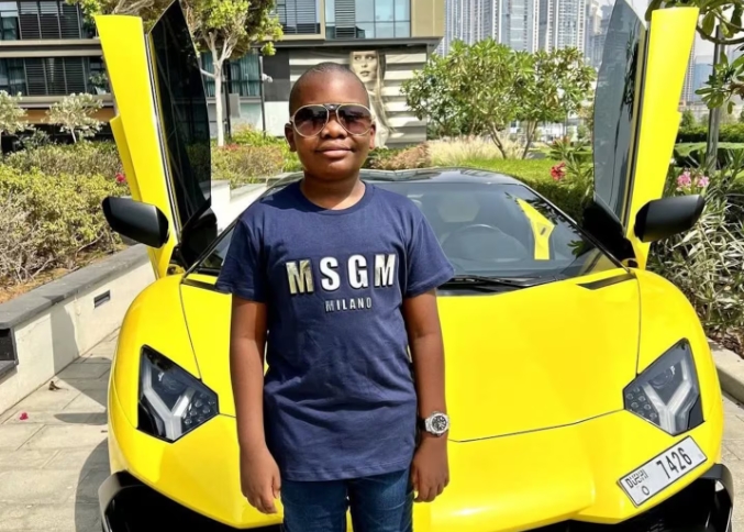 El motivo por el que un niño de 12 años tiene un Bentley y un Lamborghini a su nombre