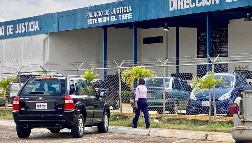 Excarcelados jóvenes que fueron detenidos en El Tigre luego de la elección presidencial