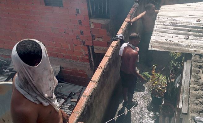 Vecinos lograron rescatar a mascota y a su dueña con párkinson de un incendio en El Cementerio