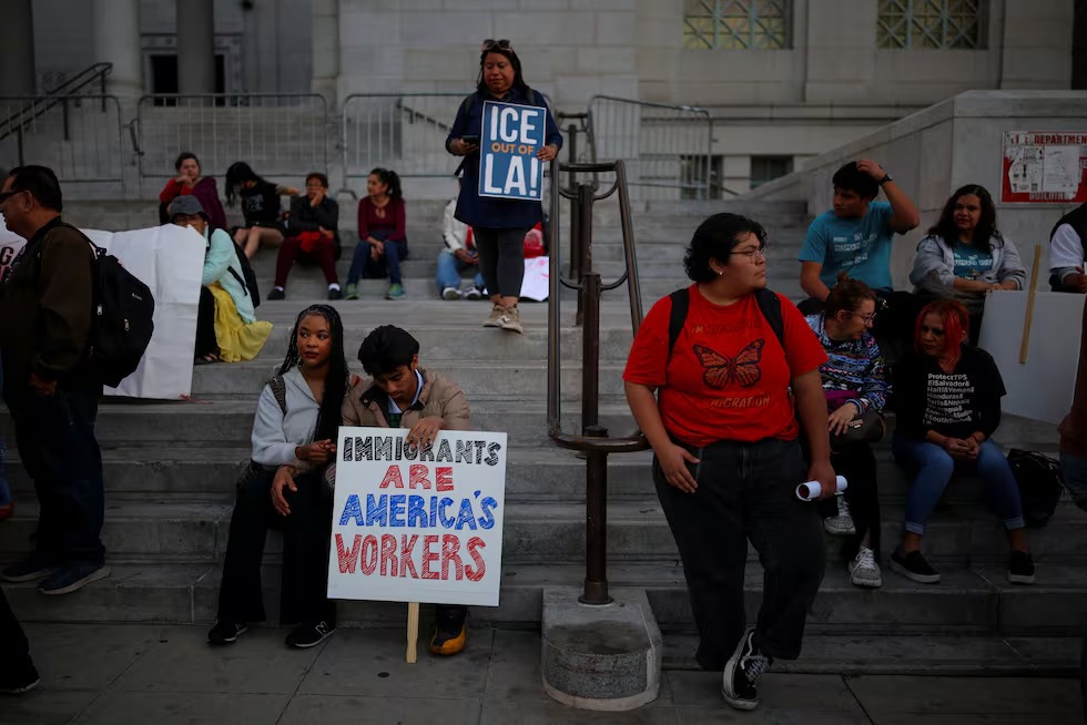 Los migrantes que son el “blanco fácil” para las deportaciones de Trump al vencer su parole humanitario