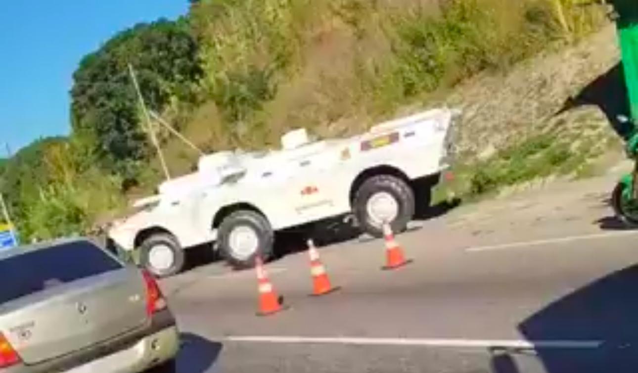 Instalan punto de control de la GNB cerca del distribuidor Metropolitano sentido Caracas este #9Ene