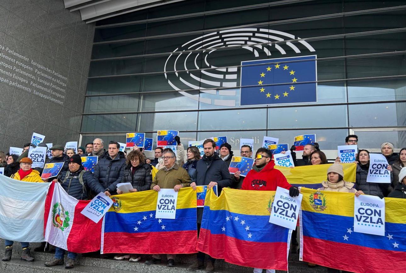 Venezolanos se concentran en Bruselas contra ilegítima investidura de Maduro