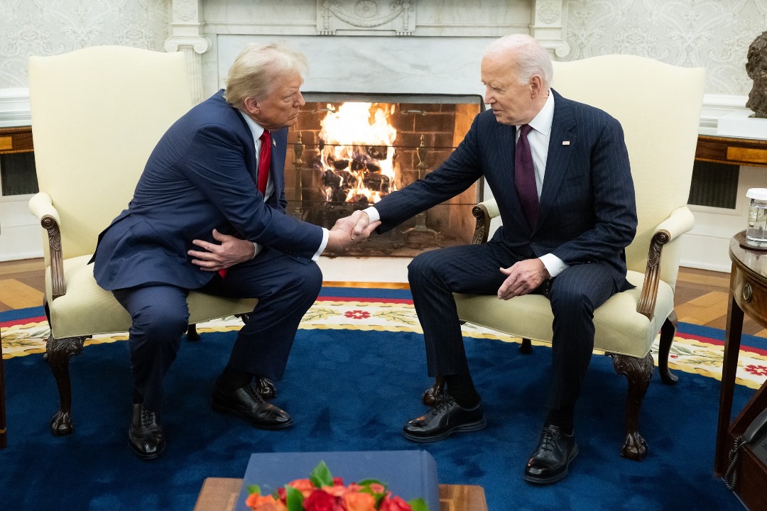 Siguiendo la tradición, Joe Biden le escribió una carta a Donald Trump