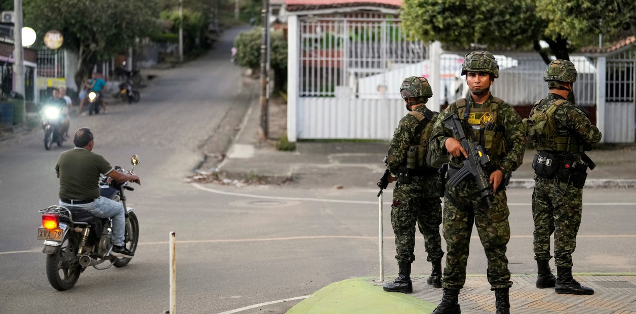 Baño de sangre y estado de emergencia en Colombia: claves sobre el choque entre grupos armados que dejó al menos 100 muertos