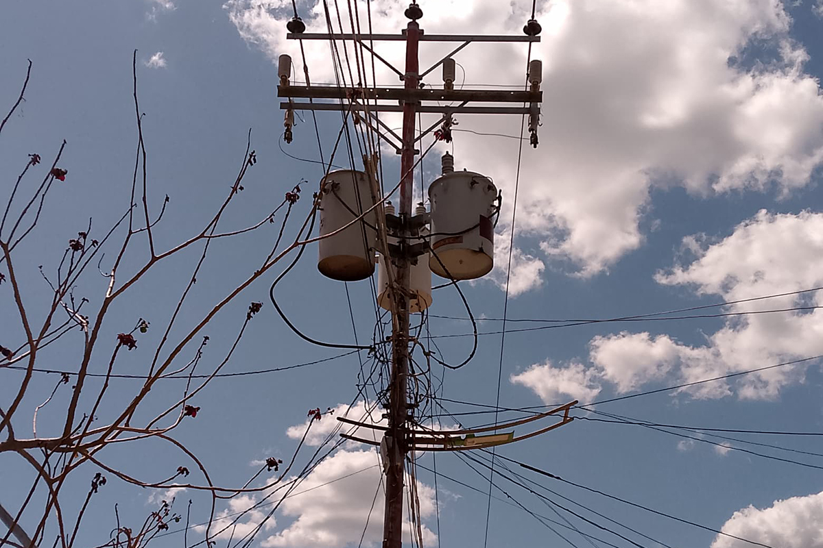 Al menos 48 horas sin luz suman vecinos del barrio Wilfredo Rodríguez en Apure