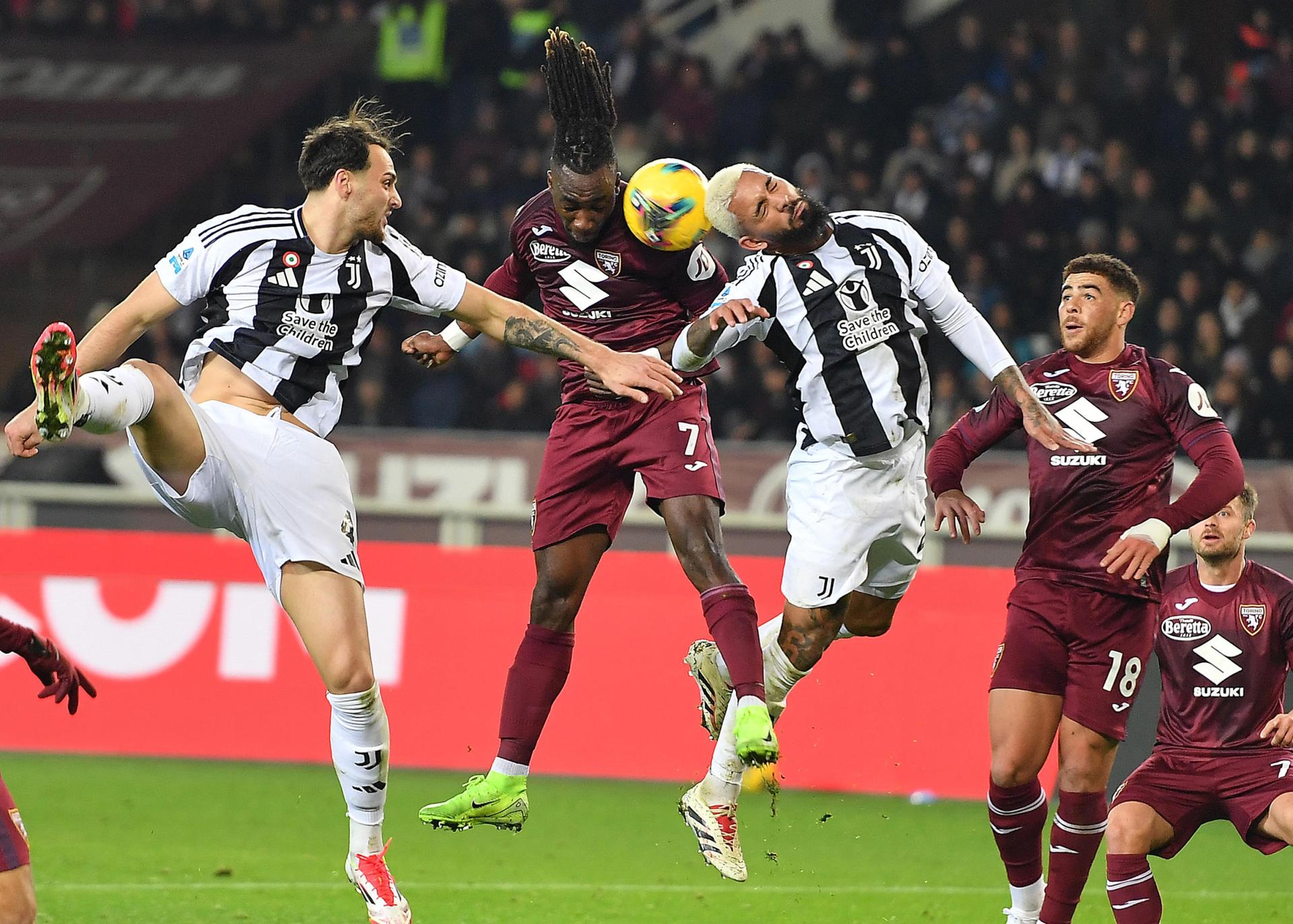 Juventus volvió a tropezar con un empate en el derbi ante Torino