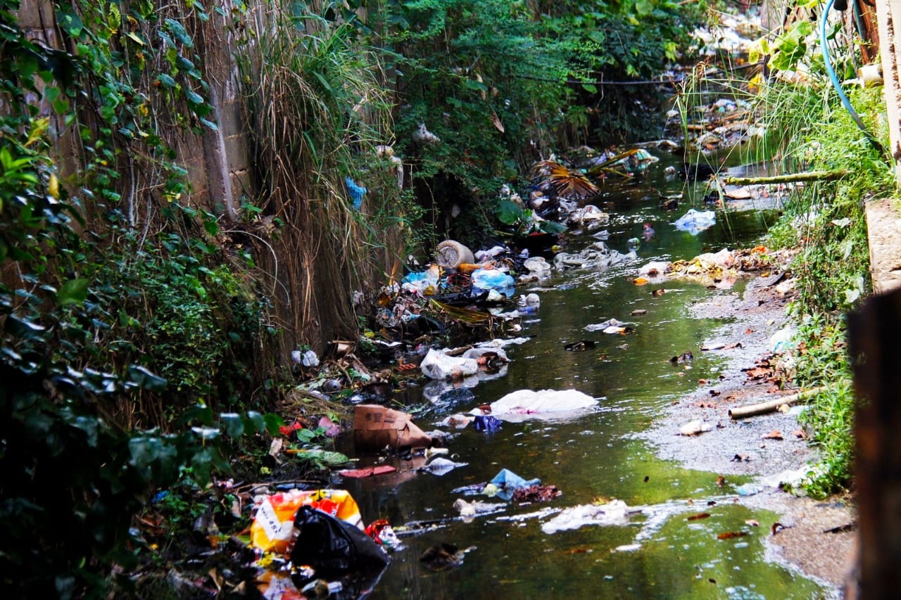 Como si fuese un cochinero está el caño Chacao en Maturín
