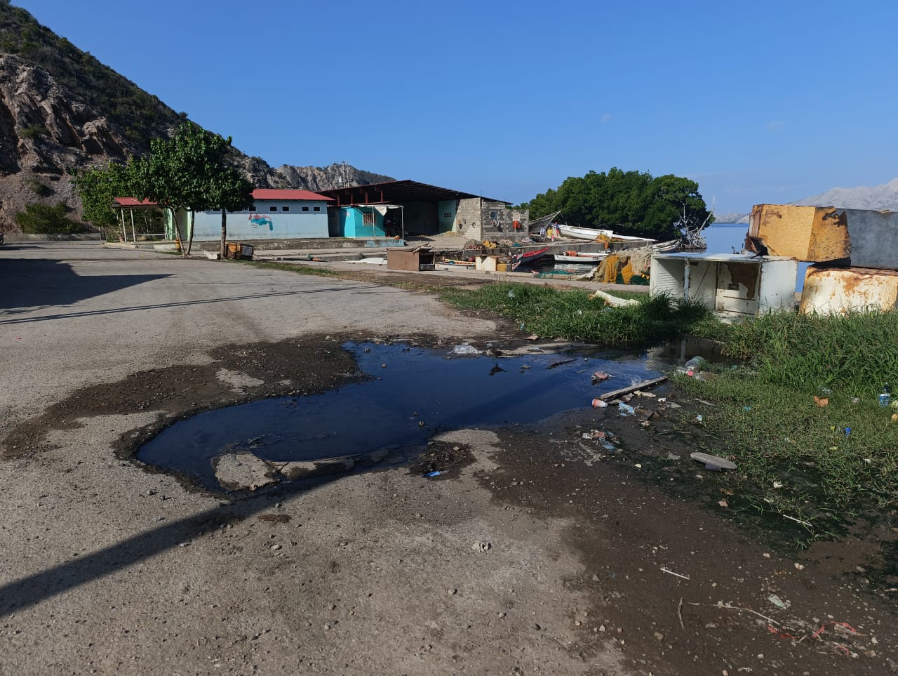 En la comunidad Hugo Chávez de Guanta están cansados de lidiar con las cloacas desbordadas