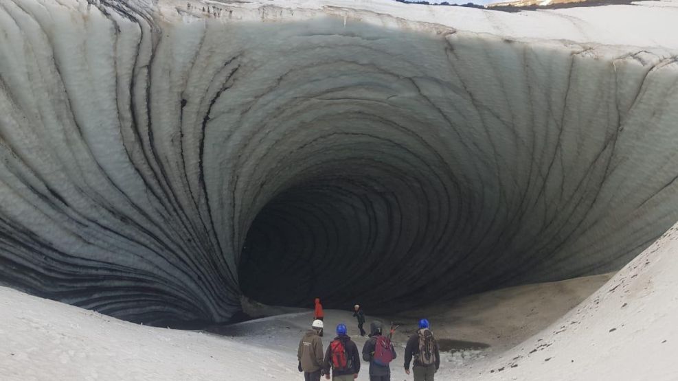 Se derrumba una cueva de hielo que era uno de los atractivos naturales de Tierra del Fuego en Argentina