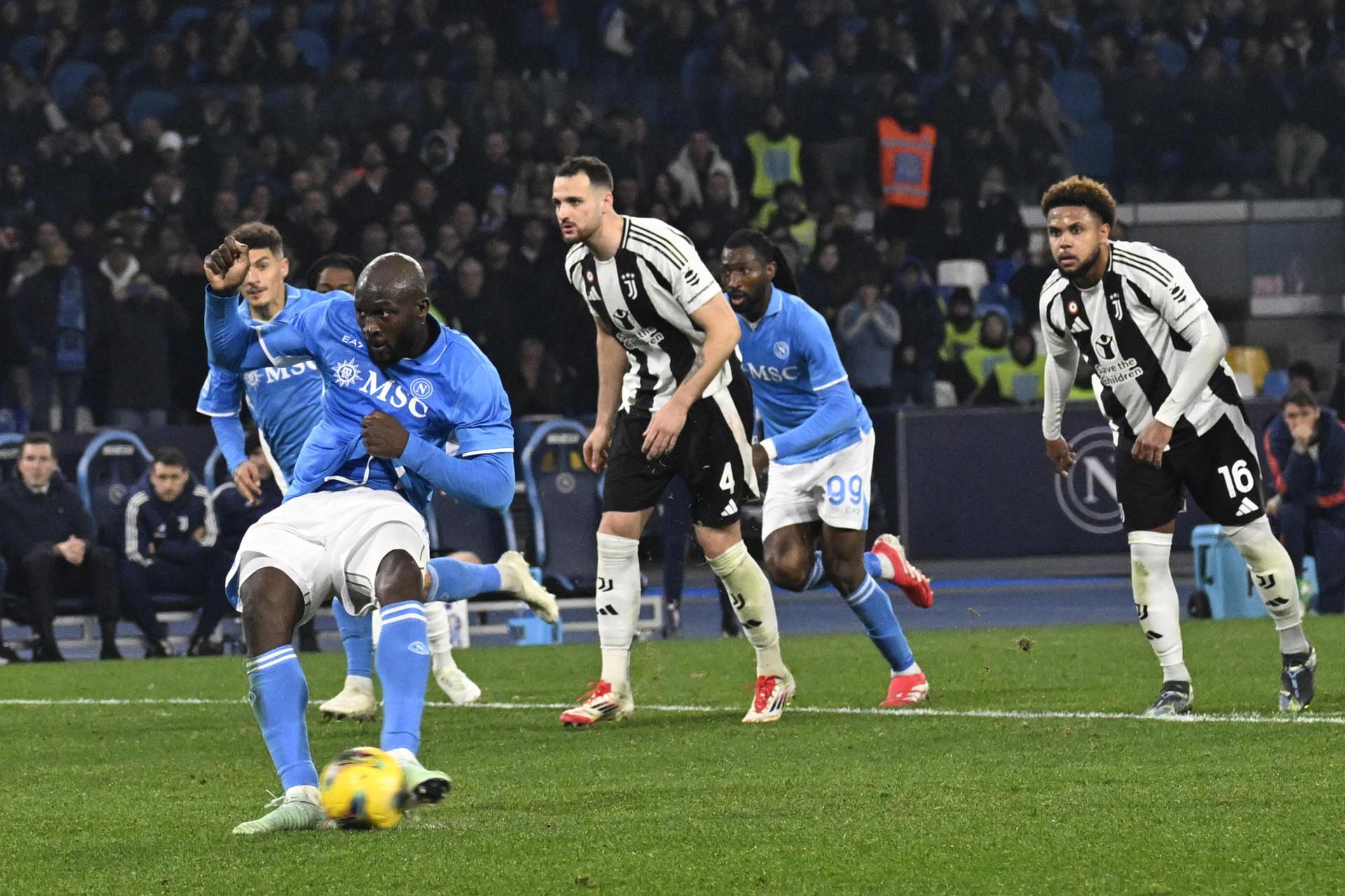 Napoli remontó ante la Juventus para asentarse en el liderato