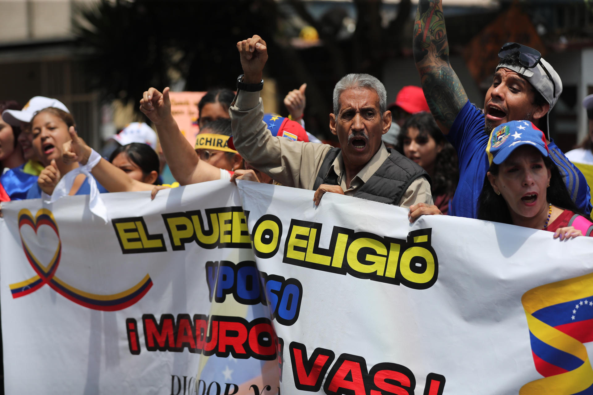 Venezolanos en Perú protestaron contra la írrita investidura de Maduro (Fotos)