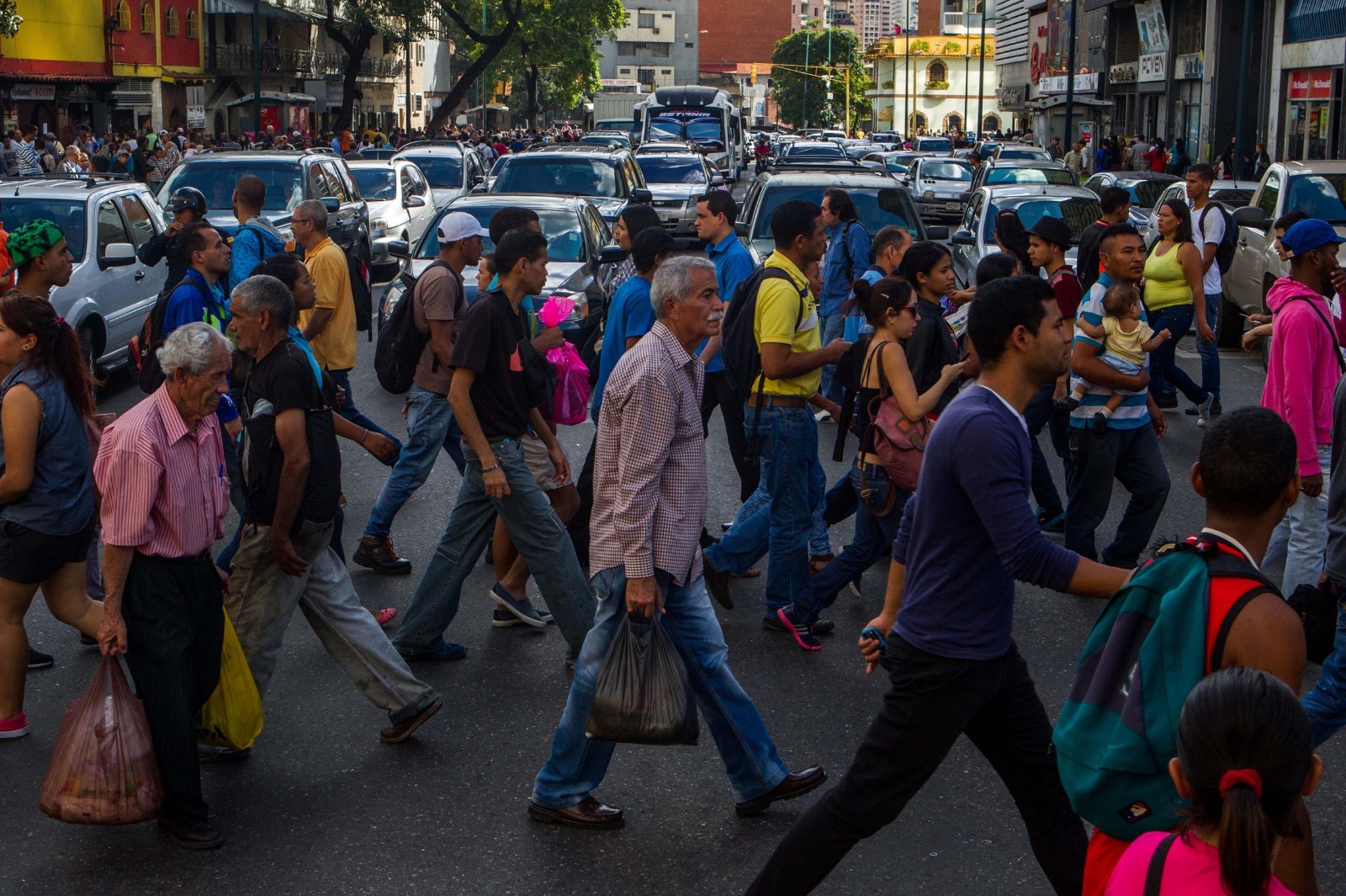 Heridas invisibles: El costo emocional de vivir bajo las amenazas del chavismo en Venezuela