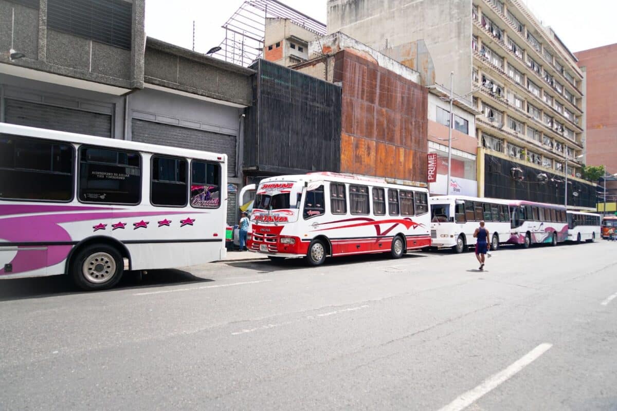 Denuncian sobreprecio en el cobro de pasaje de la línea Caracas – La Guaira