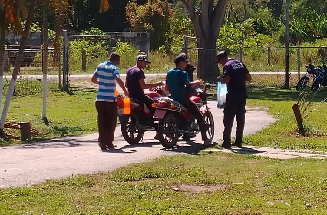 Presuntos “policías” están matraqueando en la parroquia Santa Inés de Barinas