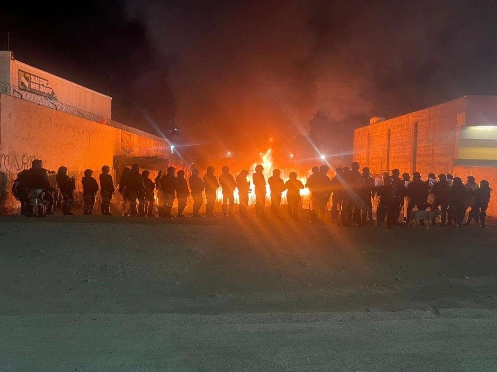 VIDEO: Migrantes prendieron fuego a campamento para evitar ser detenidos cerca de la frontera con EEUU