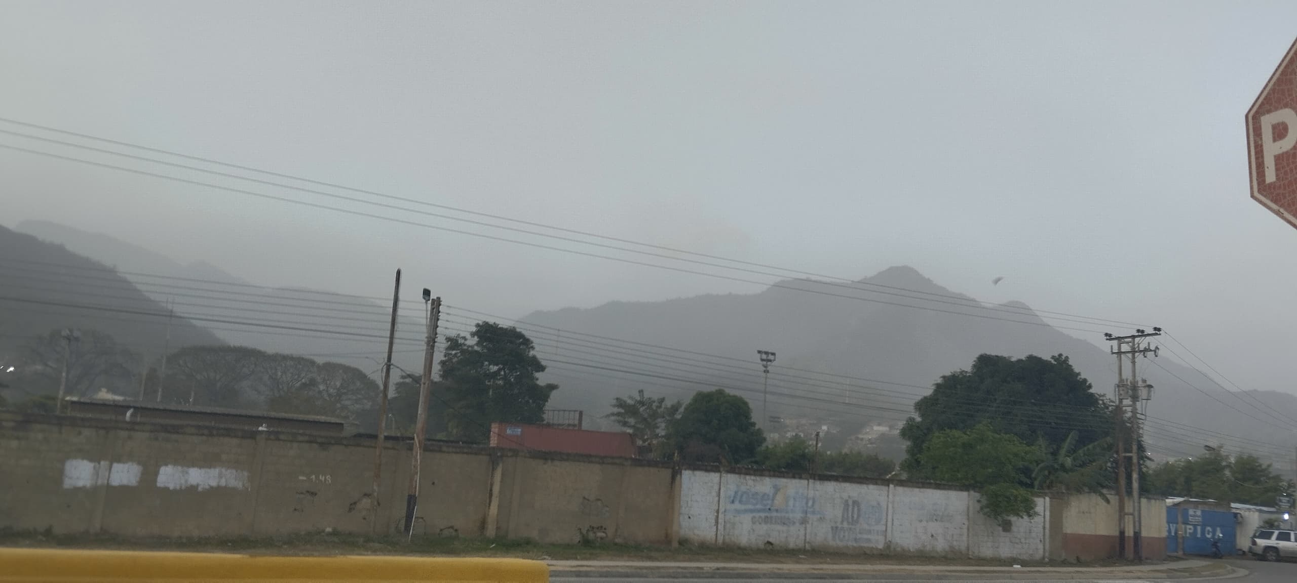 Extraño polvillo en el ambiente enciende las alarmas de vecinos en Guanta