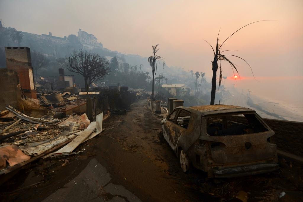 Cayeron 20 vándalos por saquear en medio de los incendios en Los Ángeles