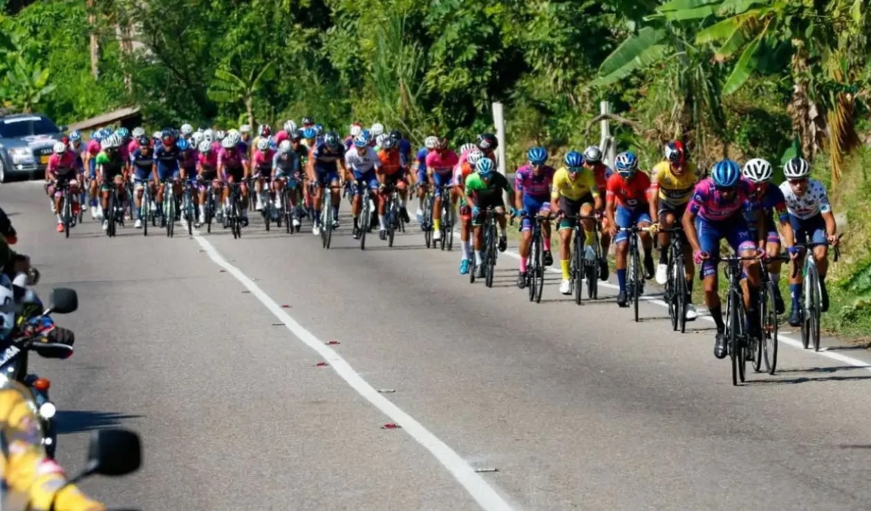 Ciclista de la Vuelta al Táchira sufrió accidente en Barinas y recaudan dinero porque quedó en UCI