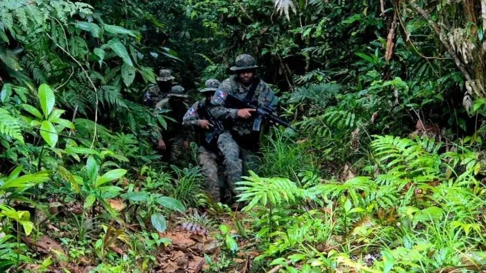 Desmantelaron una red de minería ilegal en la selva del Darién e incautaron frascos con oro