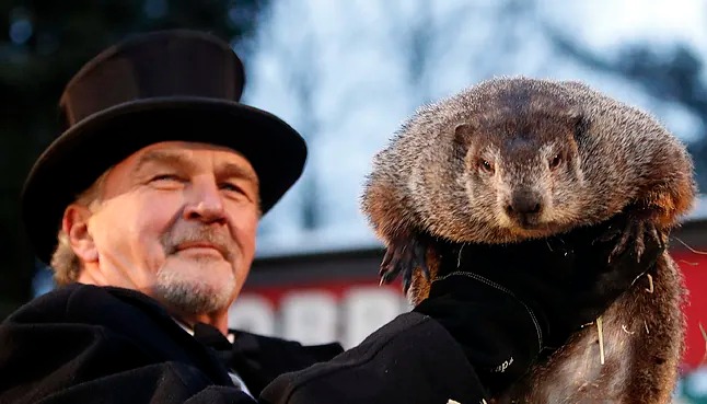 La famosa marmota Phil de Pensilvania predice que el invierno será más largo de lo esperado