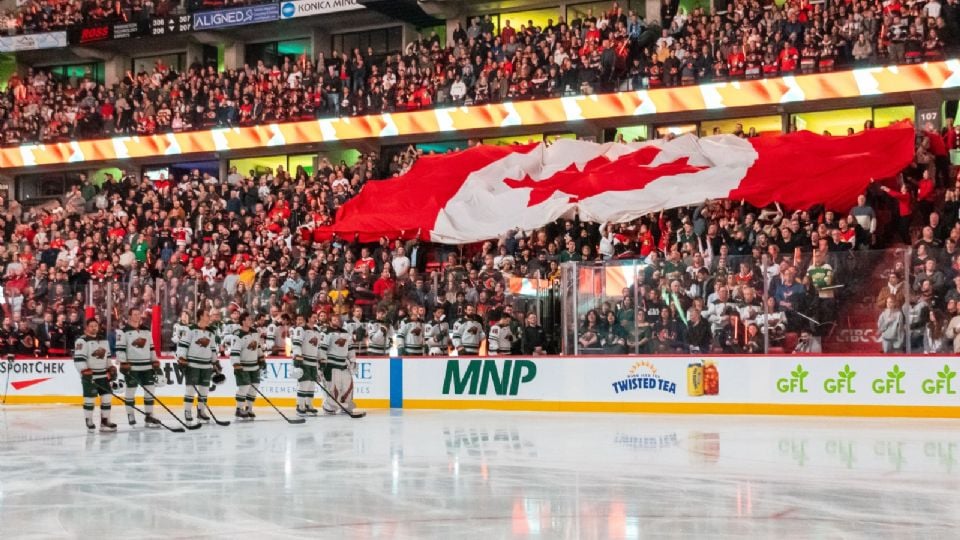 Aficionados canadienses abuchean el himno de EEUU durante un partido de hockey profesional (Videos)