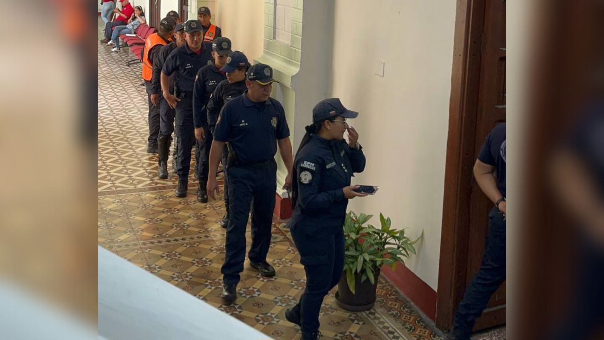 En Táchira el chavismo obliga a policías a firmar por migrantes detenidos en El Salvador